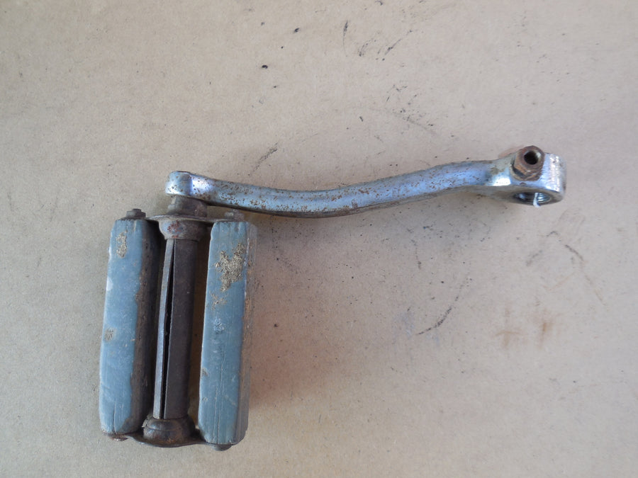pédale mobylette motobecane  AV /AU 68