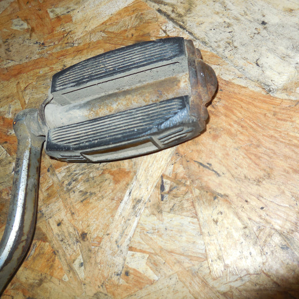 pedale mobylette  peugeot 104