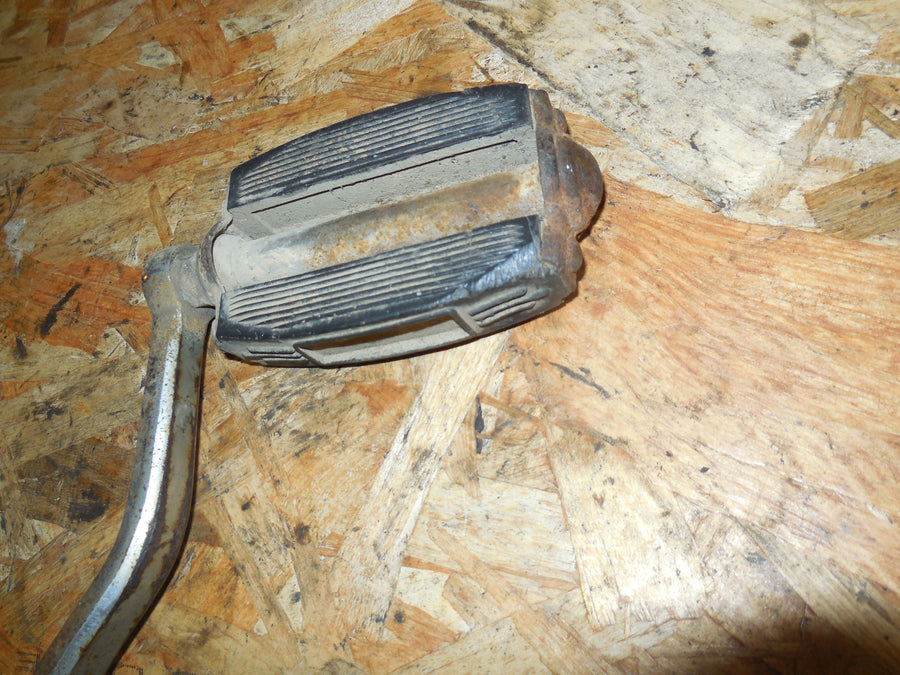 pedale mobylette  peugeot 104