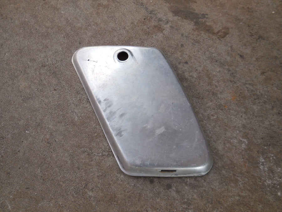 cache  boite a outils  motobécanne