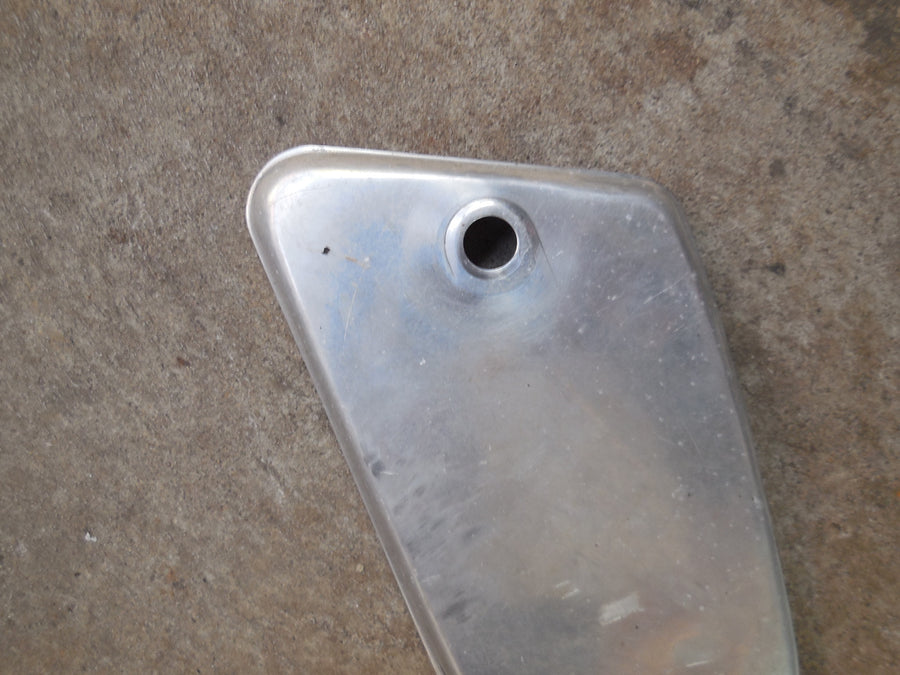 cache  boite a outils  motobécanne