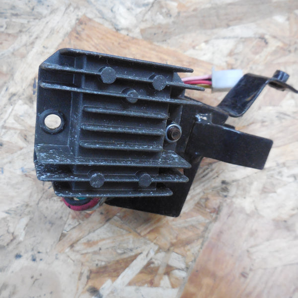 régulateur  de tension  scooter  revatto