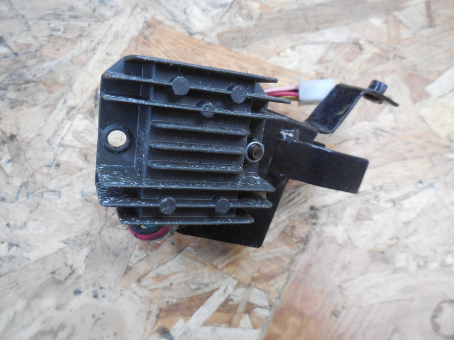 régulateur  de tension  scooter  revatto