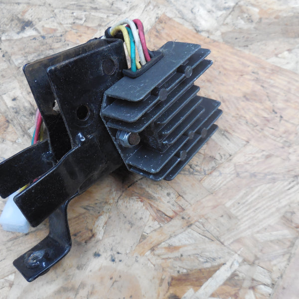 régulateur  de tension  scooter  revatto