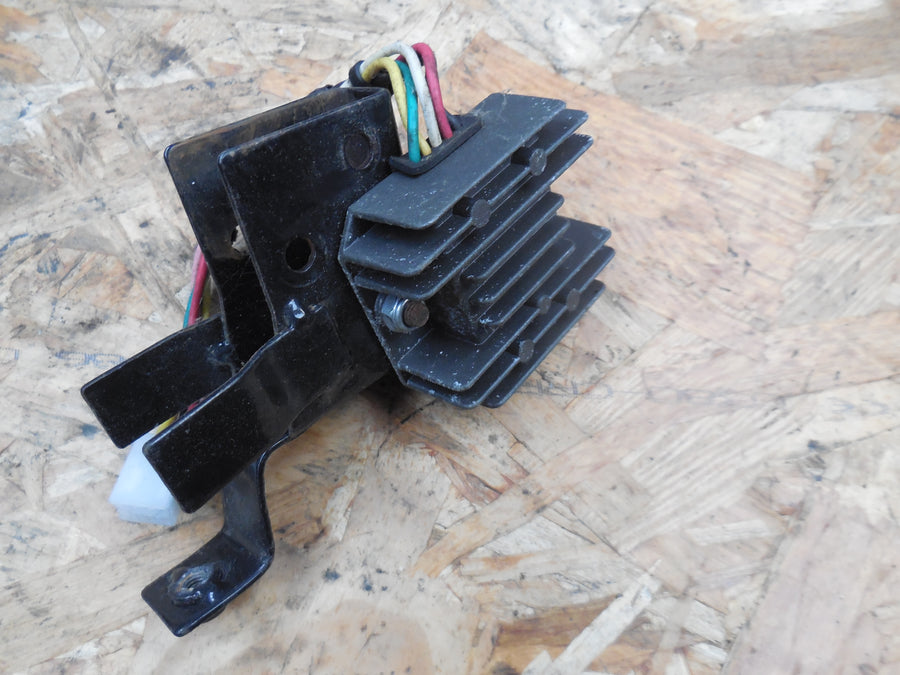 régulateur  de tension  scooter  revatto