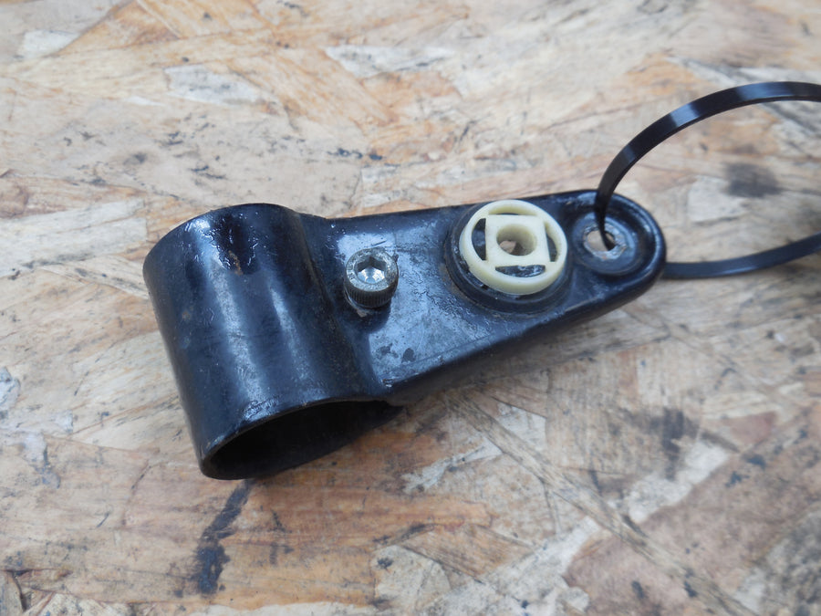 patte de fixation phare motobecane  ew  80