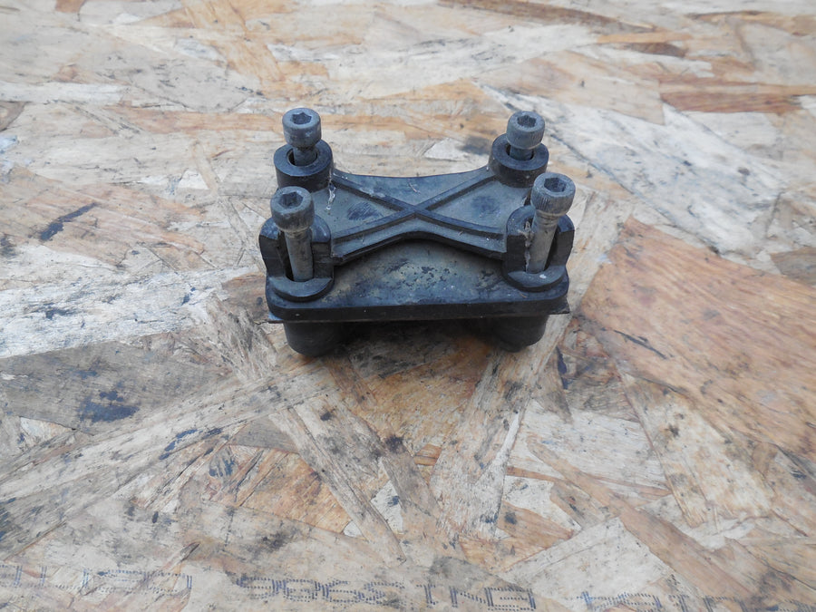 patte de fixation garde boue  avant  motobecane  ew 80