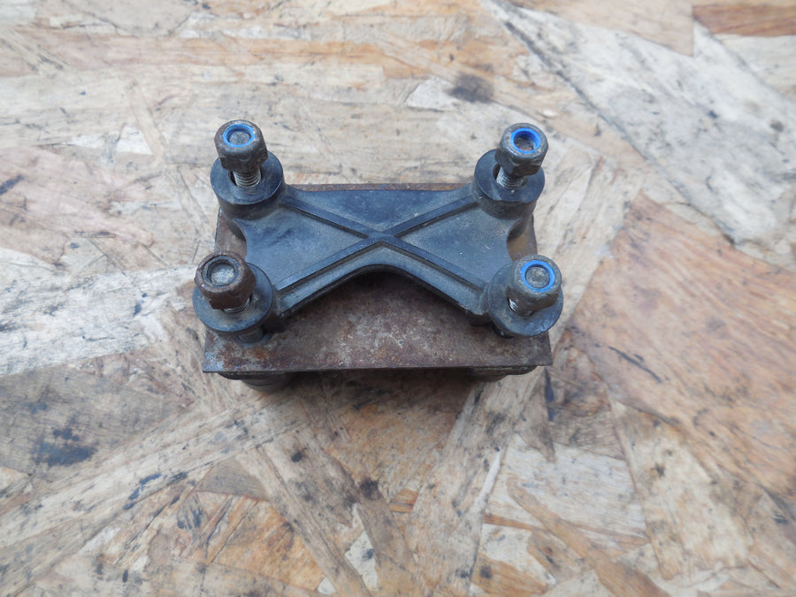 patte de fixation garde boue  avant  motobecane  ew 80