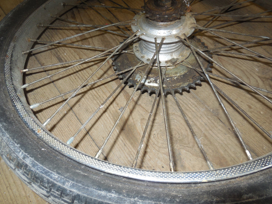 jante / roue peugeot  102