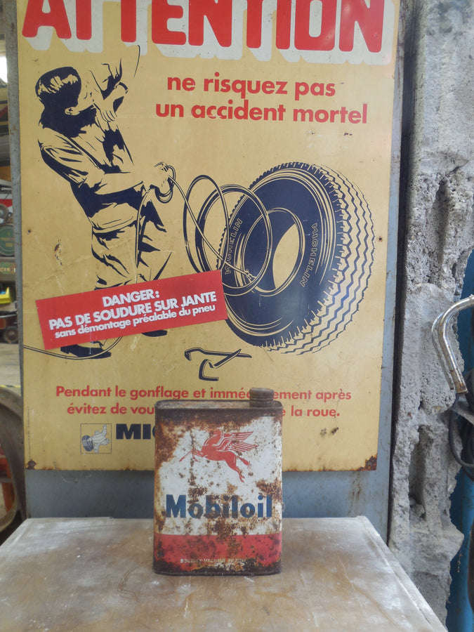 Bidon ancien Mobiloil
