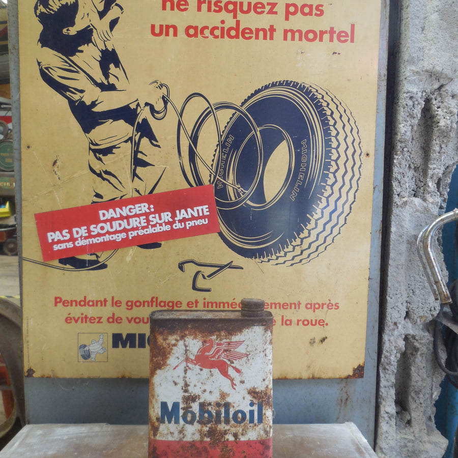 Bidon ancien Mobiloil