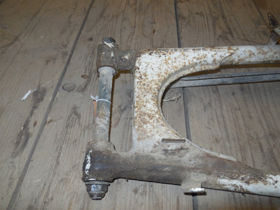 bras oscillant  honda  mt8