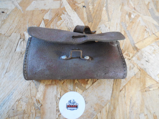 ancienne  sacoche a outils  / mobylette /moto anciennes
