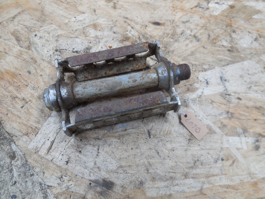 pédale  mobylette  solex   coté  droit