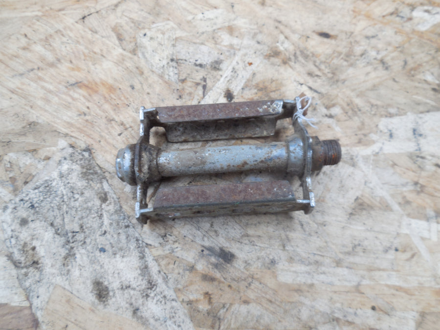 pédale  mobylette  solex   coté  droit