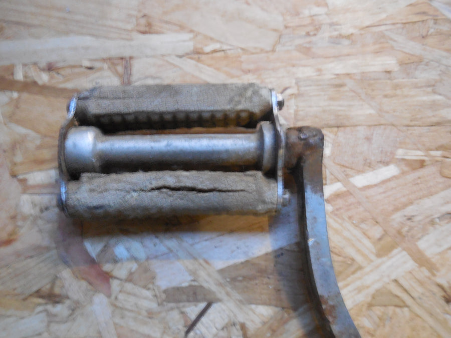 pédale mobylette motobecane  av 88/89