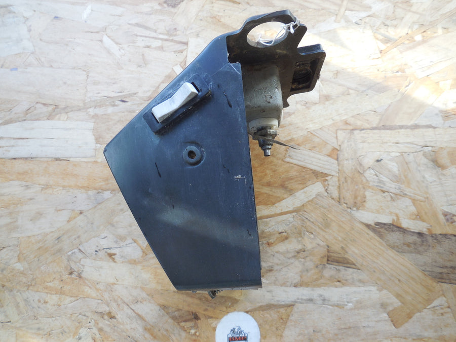 capot de phare  / compteur  peugeot  103