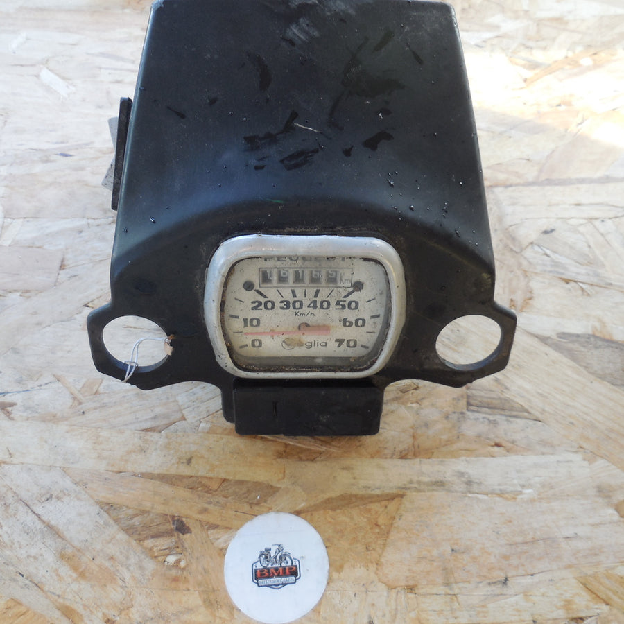 capot de phare  / compteur  peugeot  103