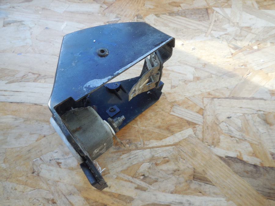 capot de phare  / compteur  peugeot  103