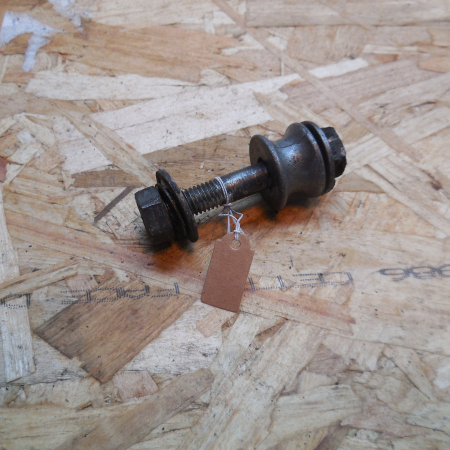 écrou de fixation moteur  bb  peugeot