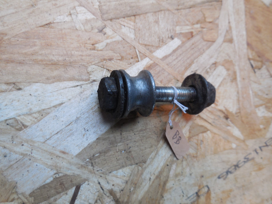 écrou de fixation moteur  bb  peugeot