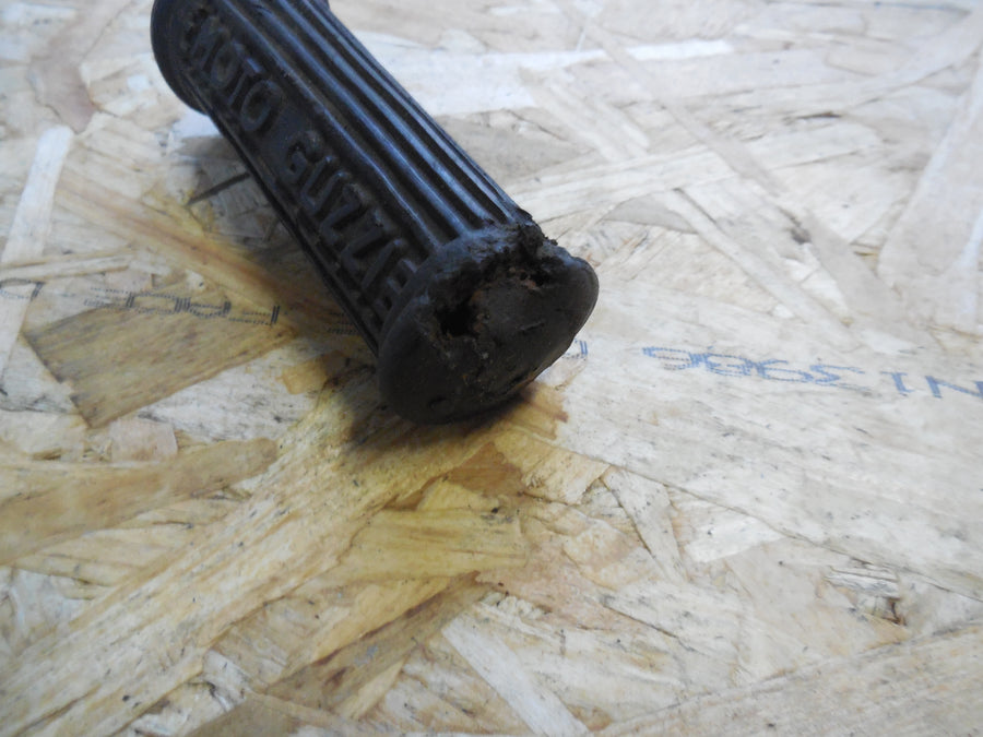 cale pied moto guzzi