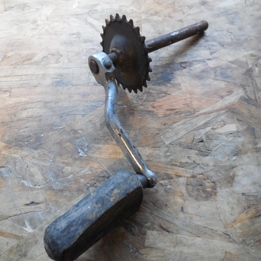 axe de pédalier + pédale   mobylette  peugeot