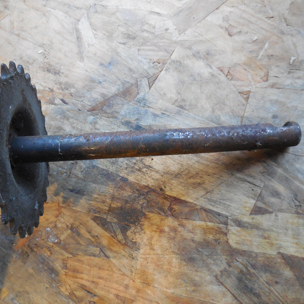axe de pédalier + pédale   mobylette  peugeot
