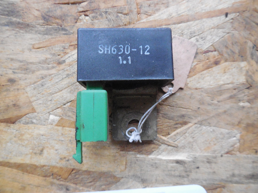 Régulateur de tension 12V Peugeot 103
