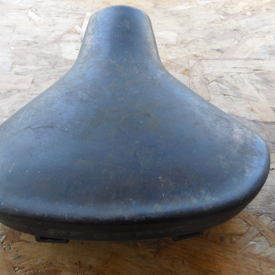 dessus  de selle  peugeot 103