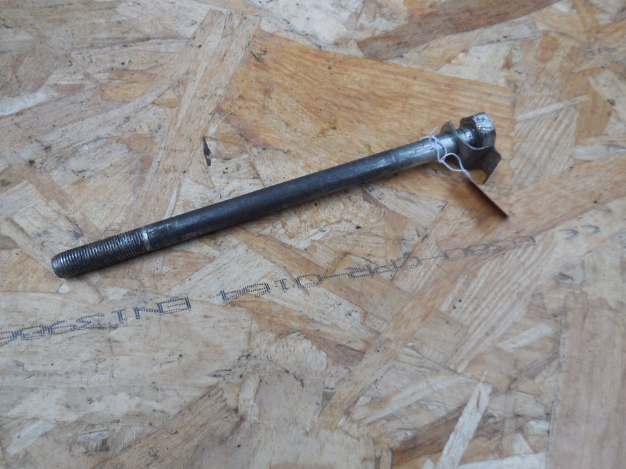 axe de fixation  moteur peugeot  105