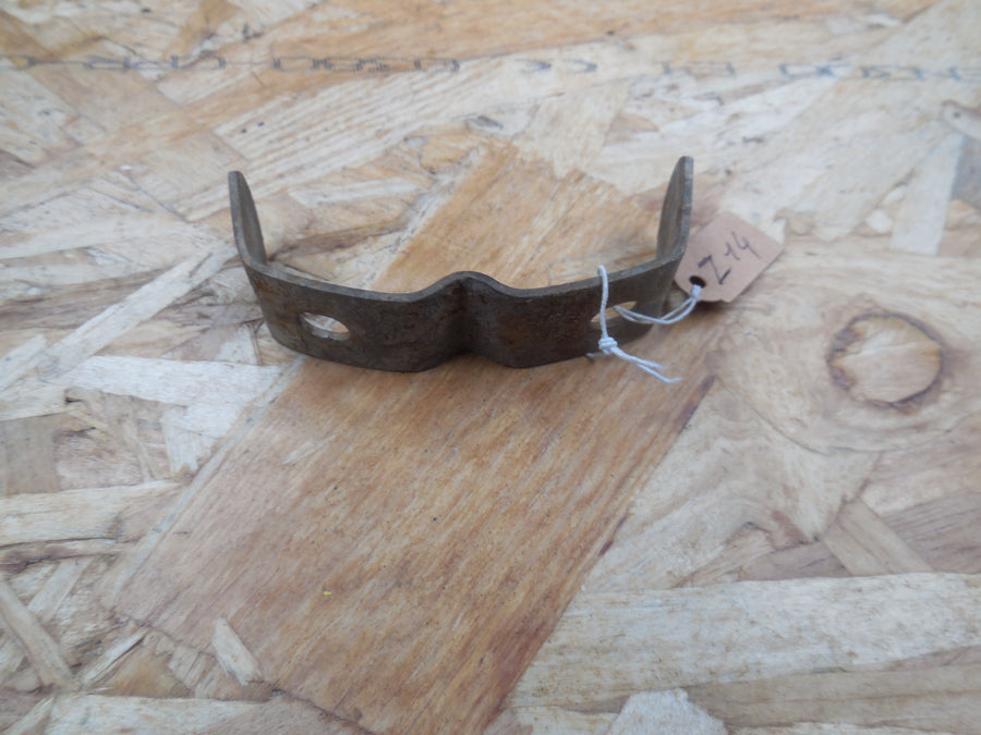 patte de fixation garde boue arrière  peugeot  105