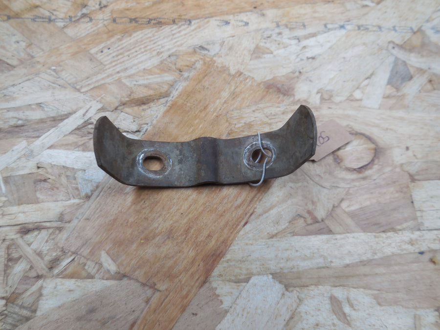 patte de fixation garde boue arrière  peugeot  105