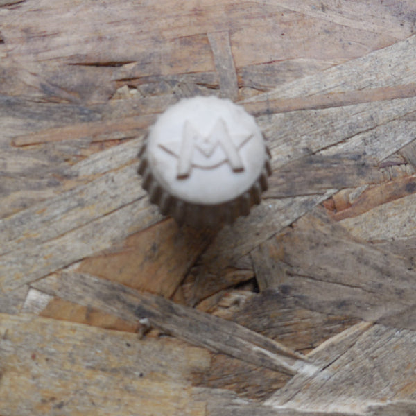 bouton  motobécane   boite  a outils