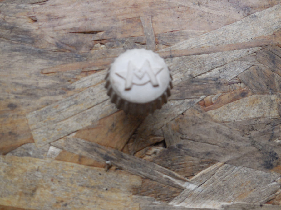 bouton  motobécane   boite  a outils