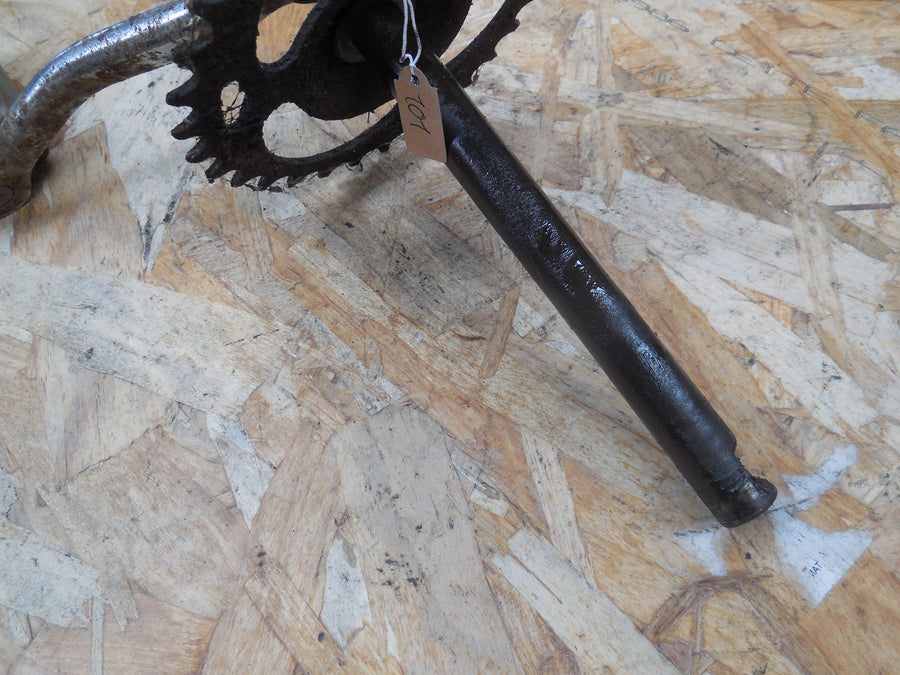 axe de pedalier  peugeot 101 / 102
