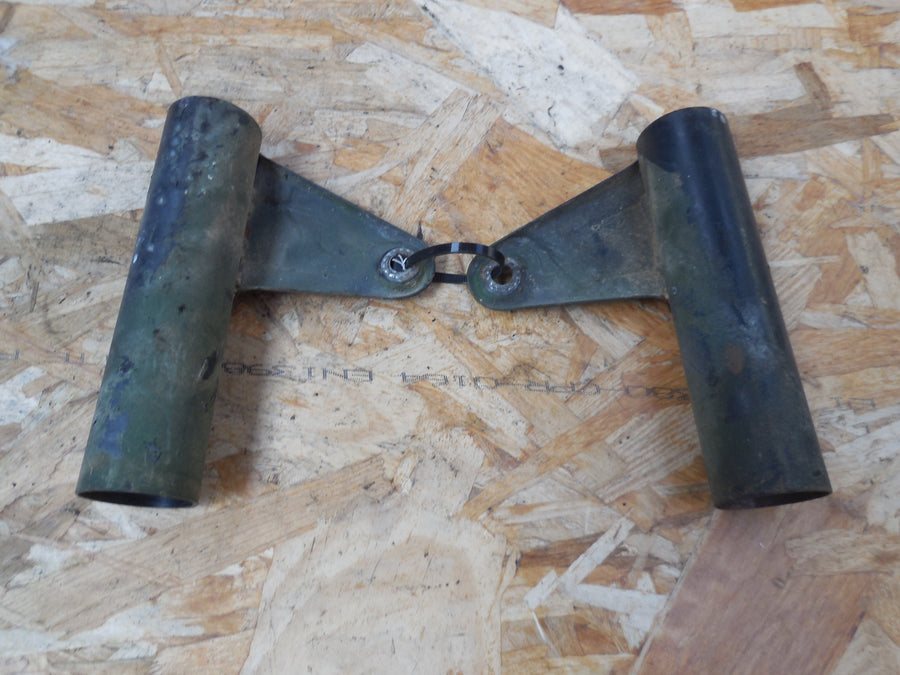 patte de fixation  phare peugeot  sx  8