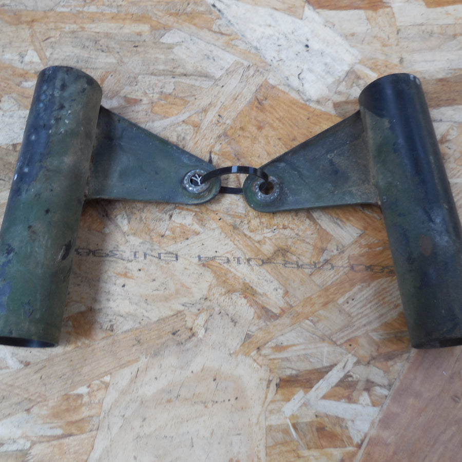 patte de fixation  phare peugeot  sx  8