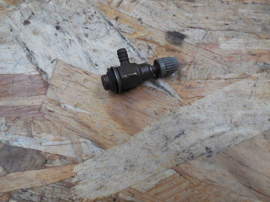 ancien robinet de reservoir  motoconfort