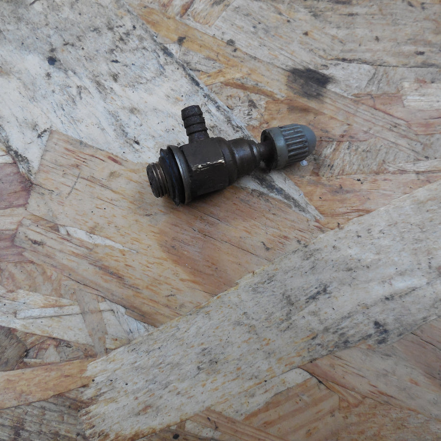 ancien robinet de reservoir  motoconfort