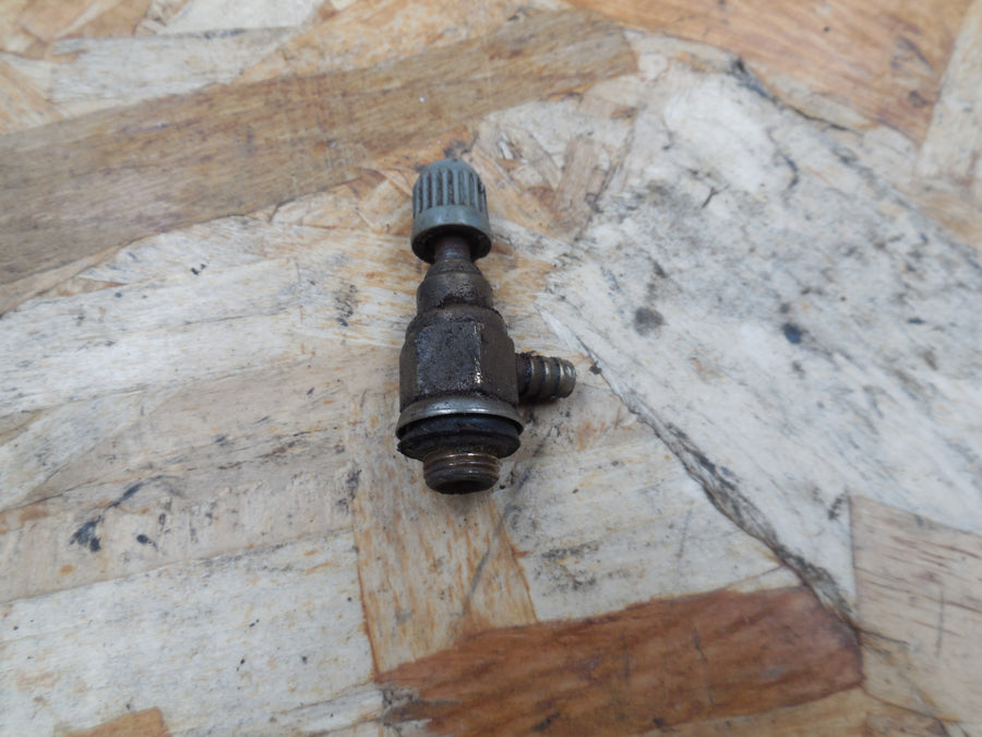 ancien robinet de reservoir  motoconfort