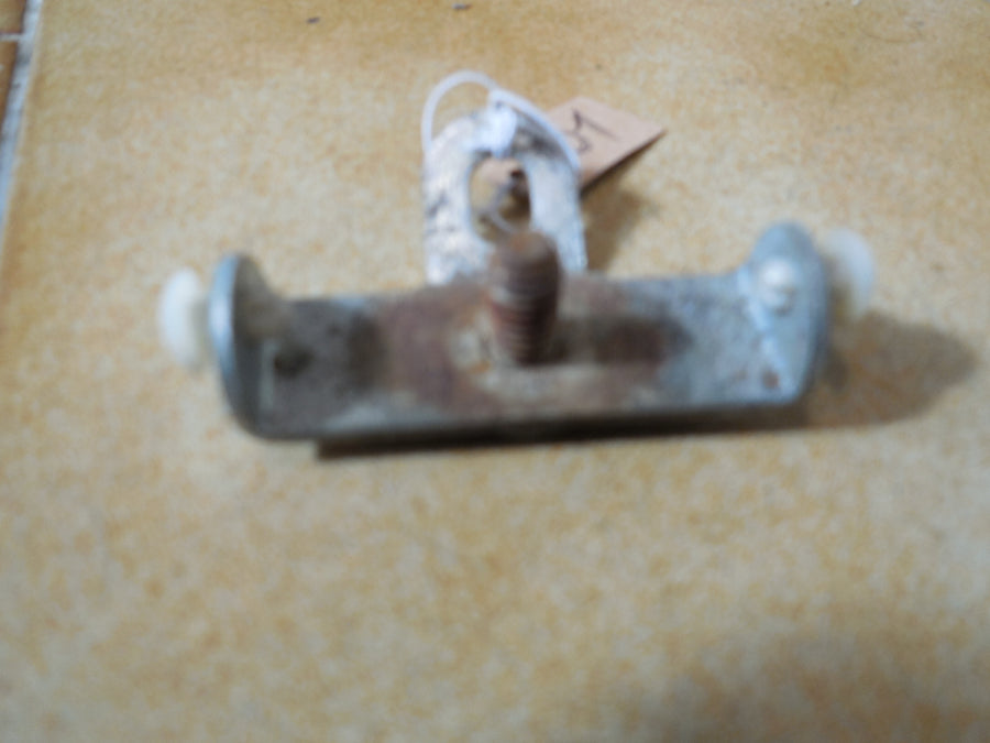 PATTE  DE FIXATION  PEUGEOT  101
