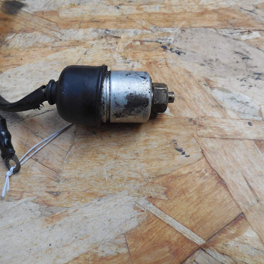 contacteur  de stop  peugeot sx 8