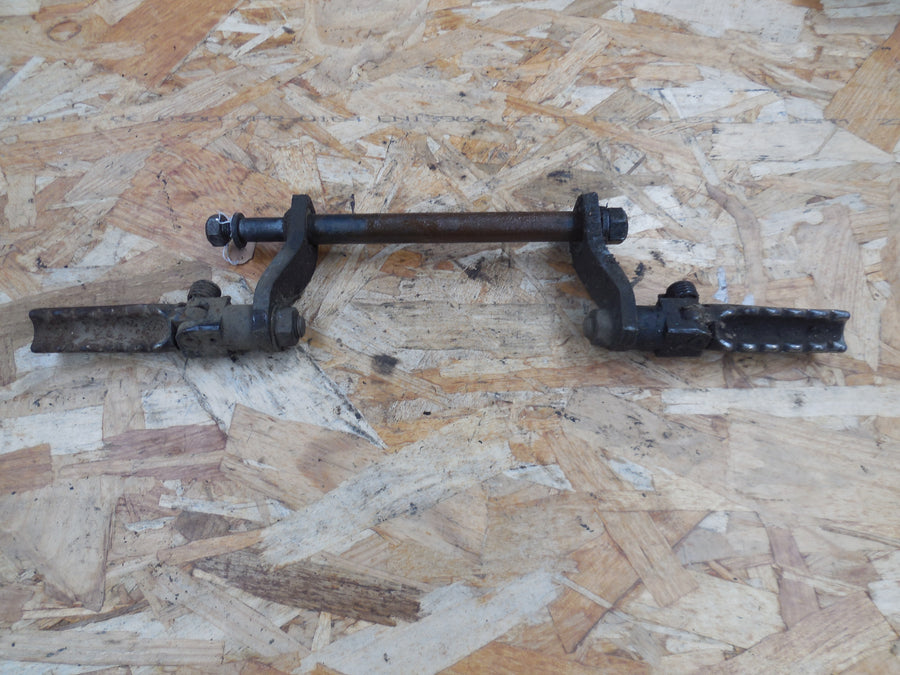 axe de pedalier peugeot  sx 8 + cale pieds