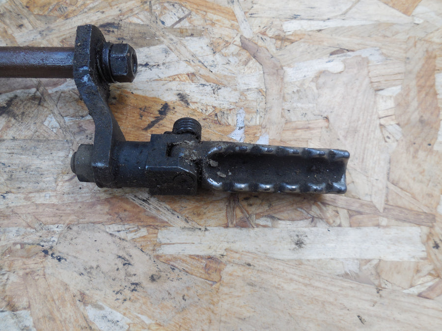 axe de pedalier peugeot  sx 8 + cale pieds