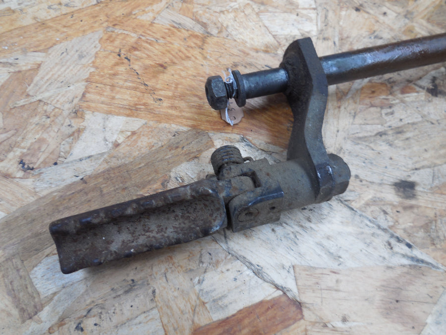 axe de pedalier peugeot  sx 8 + cale pieds