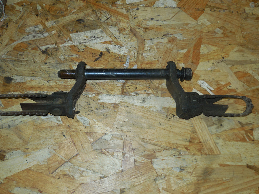 cale pieds  / axe de pédalier peugeot sx 8