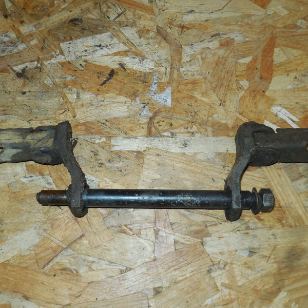 cale pieds  / axe de pédalier peugeot sx 8