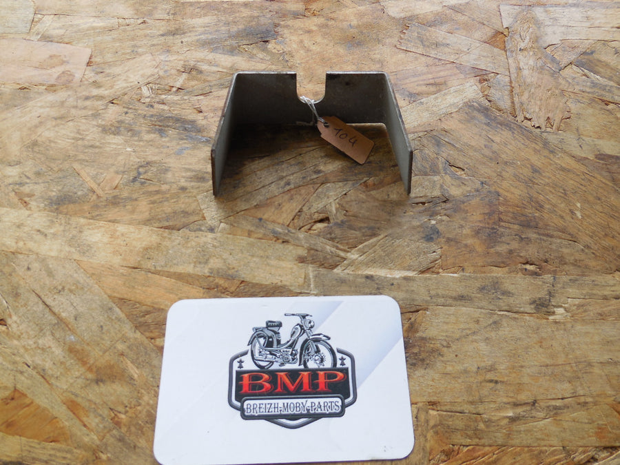 patte de fixation peugeot  104