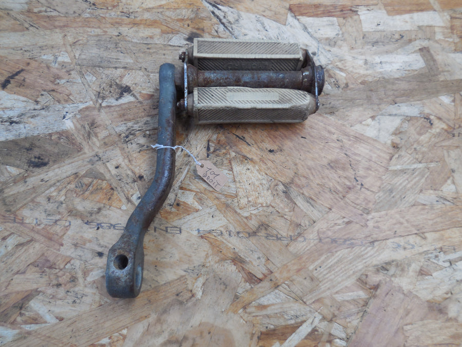 pedale mobylette peugeot  101 / 102